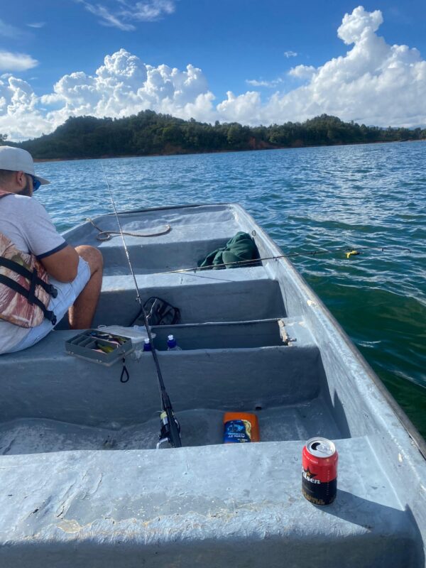 ALQUILER DE BOTES LIVIANOS EN GUATAPÉ - Image 4